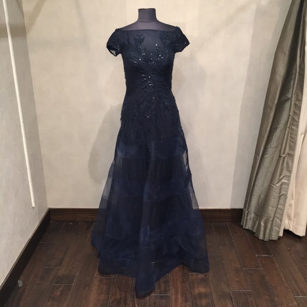 Daymor Size 8 Gown